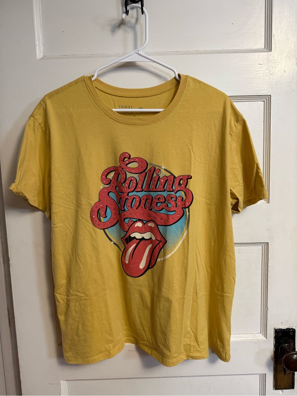 Mustard Yellow Rolling Stones women’s tee with pink rhinestones. Size L #music